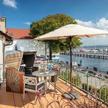Kapitaenshaus In Wasserlage! Traumapartments Warnemuende Rostock Exterior photo